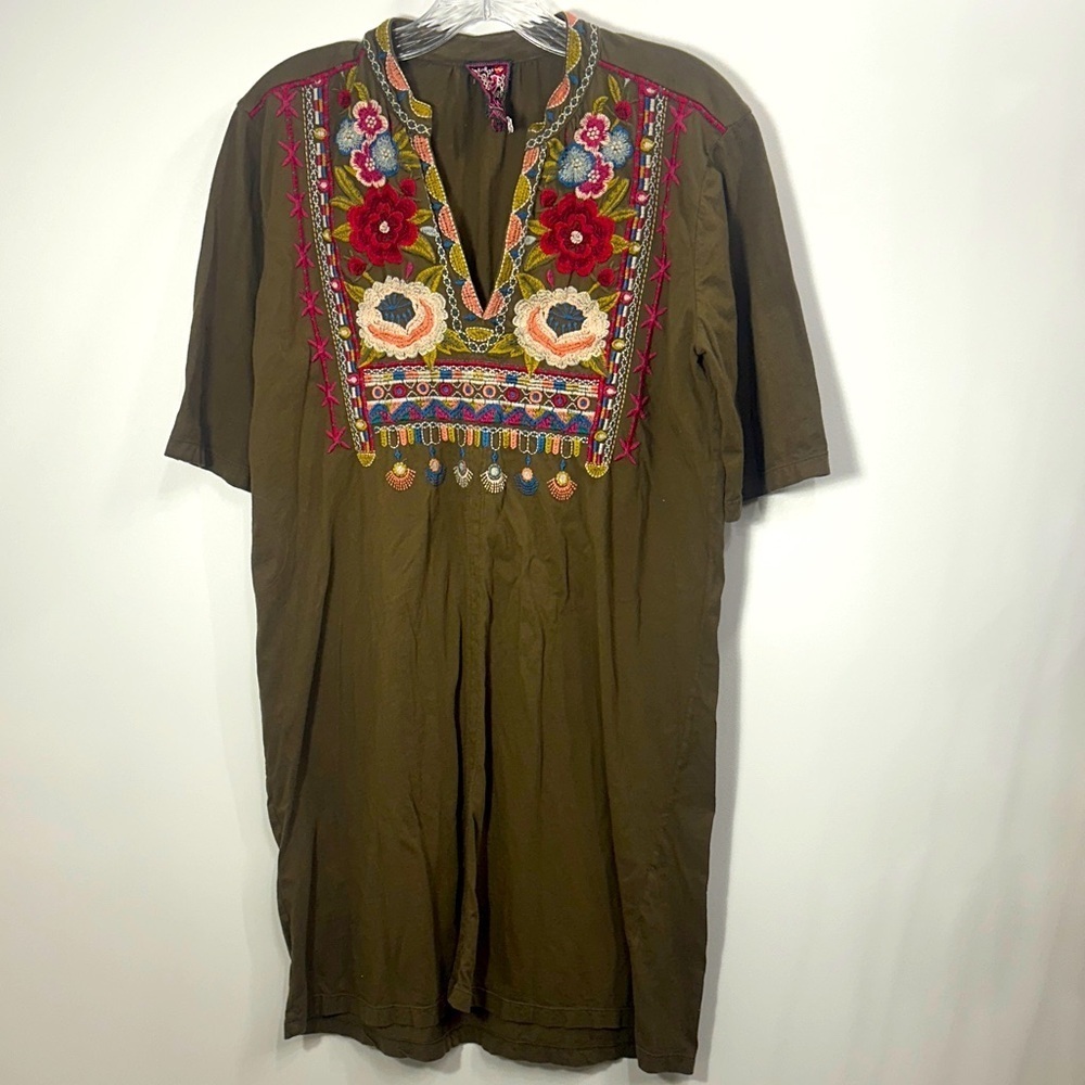 Johnny Was embroidered short sleeve knee length dress V-neck size small.